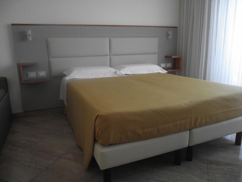 Il Girasole Hotel Terracina Kültér fotó